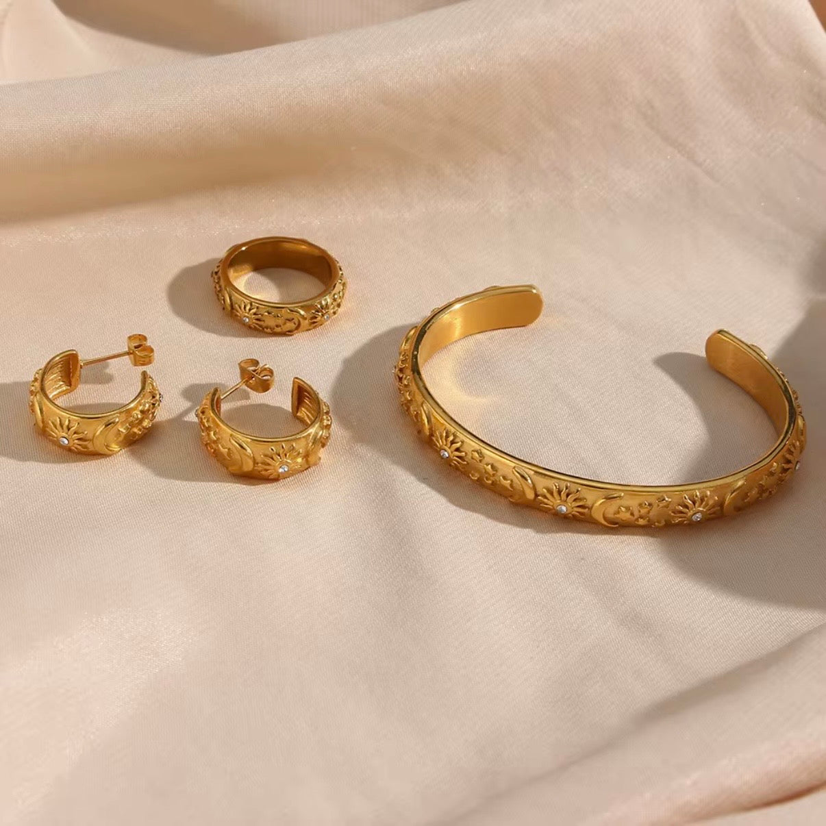 Olivia Open Bangle - Gold