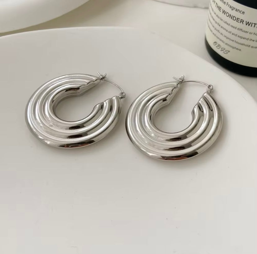 Large exaggerated hoops - Silver