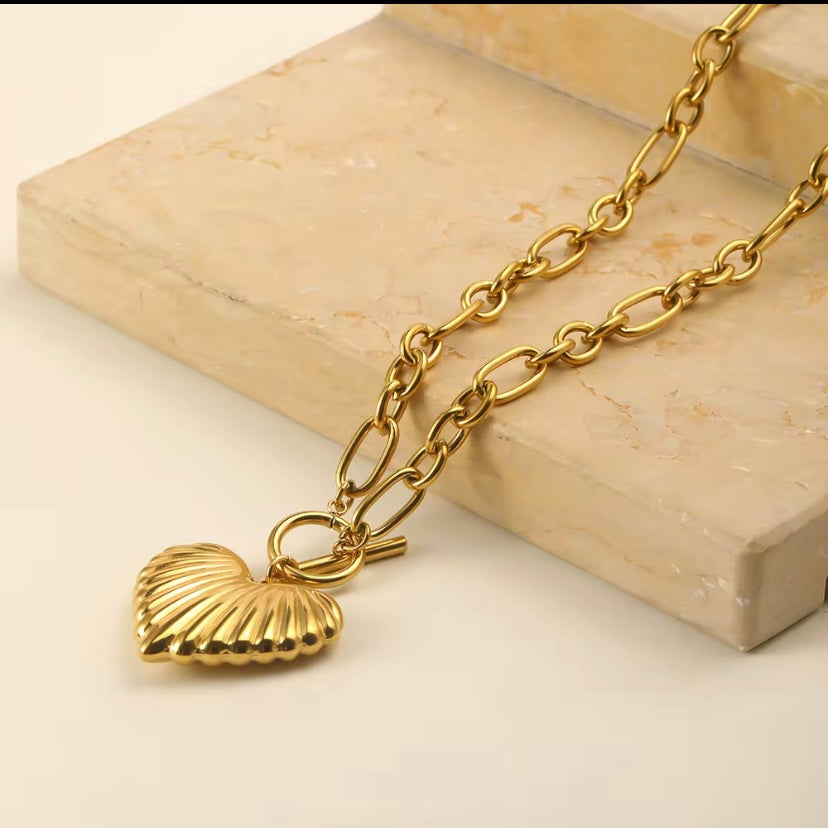 Scalloped heart - toggle chain