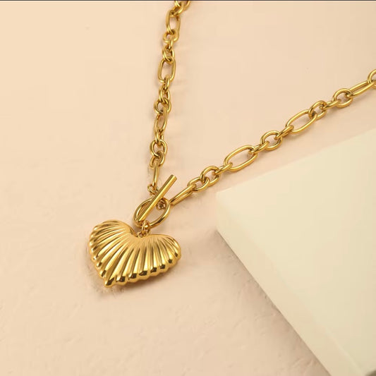 Scalloped heart - toggle chain