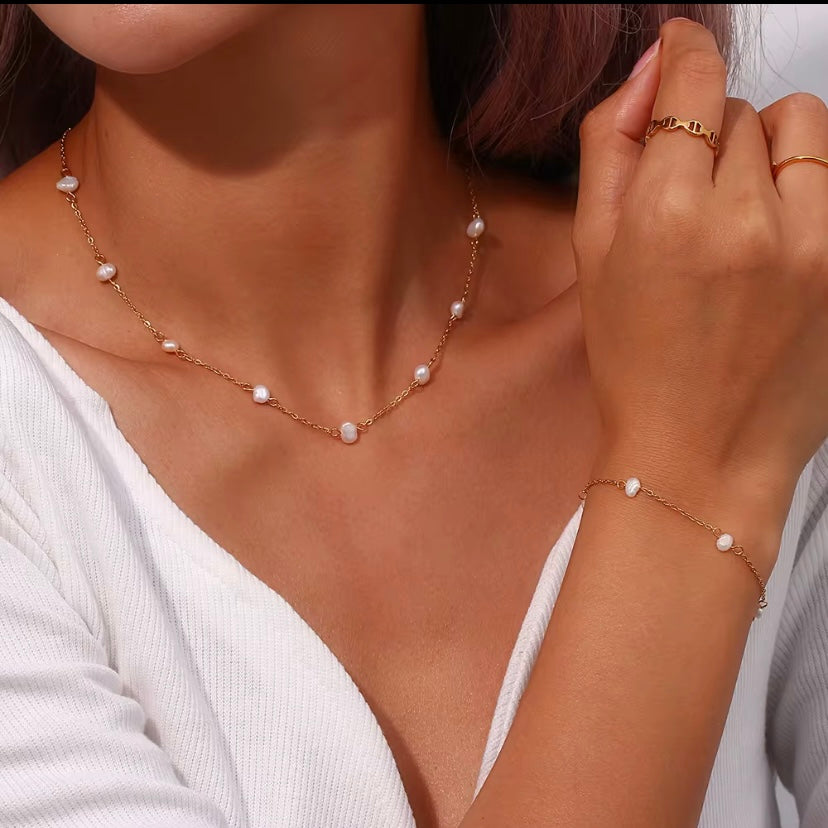 Dainty freshwater pearl necklace
